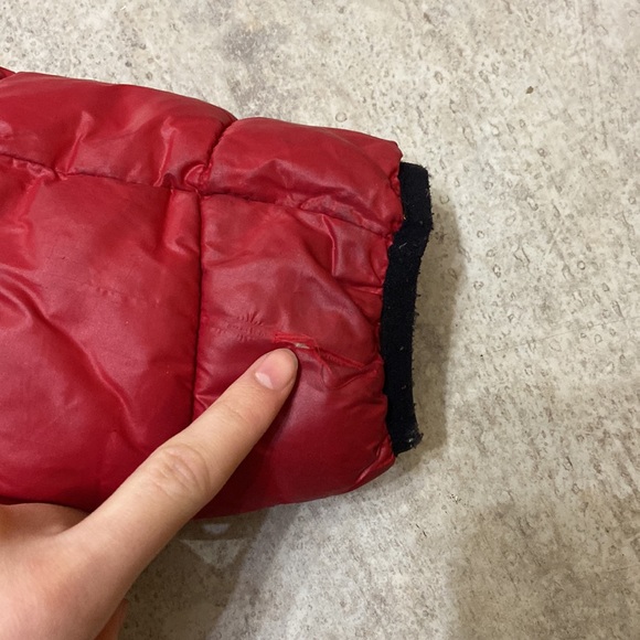 Guess black and red puffer jacket - Picture 6 of 6